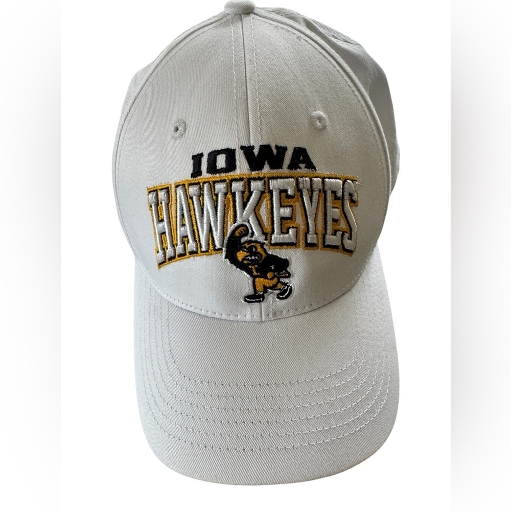 Iowa Hawkeyes Retro Style White Snapback Cap Hat - Captivating Headwear NCAA